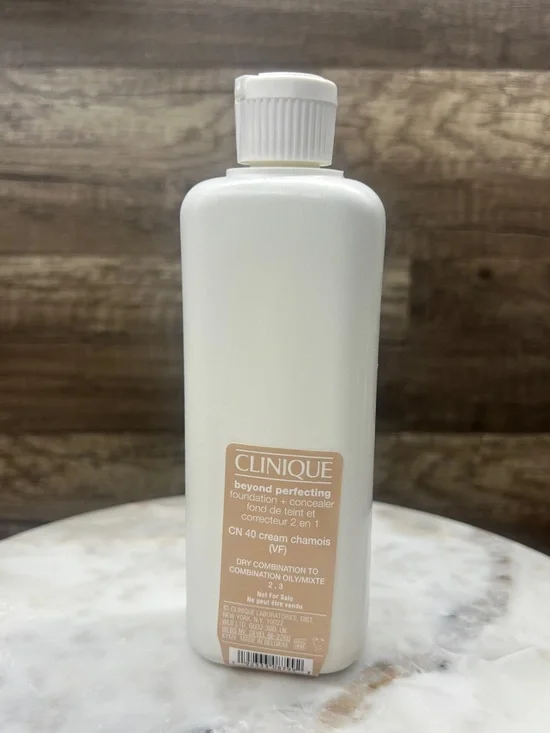 Clinique Beyond Perfecting Foundation + Concealer CN 40 CREAM CHAMOIS - Picture 7 of 8